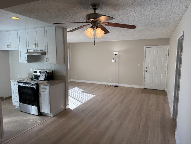 Photo - 626 E Verdugo Ave Unit R