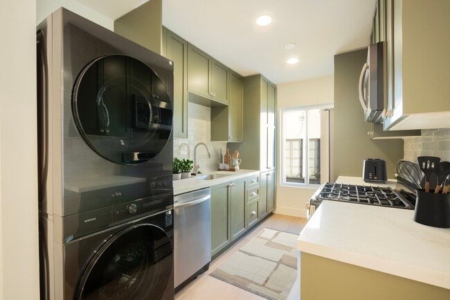 Photo - 921 Gardner St