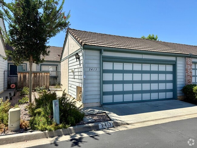 Building Photo - Single Story Townhome in Escondido!