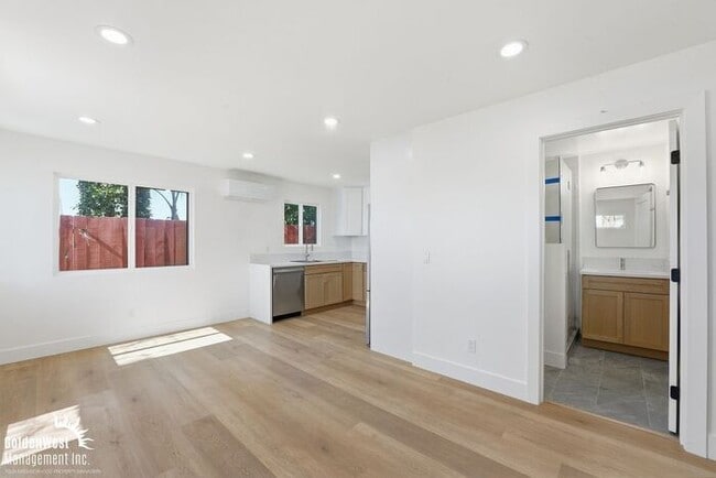 Photo - Stylish 2 Bd 1 Ba Apartment in a Prime Clairemont Location, Close to Shopping & Dining!