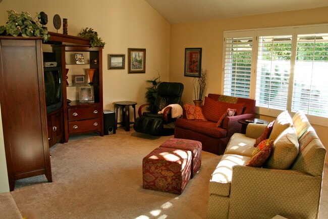 Photo - 751 Mundy Ter