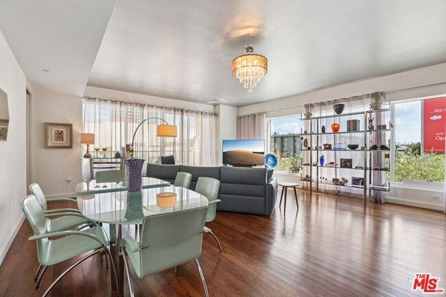 Building Photo - 6250 Hollywood Blvd Unit 5A
