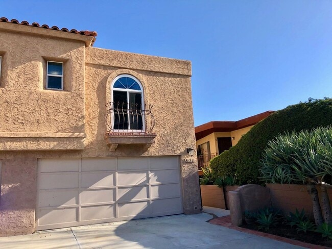 Building Photo - DOUBLE Car Garage! Balcony! Walkable to Restaurants! Unit 4138 Udall St