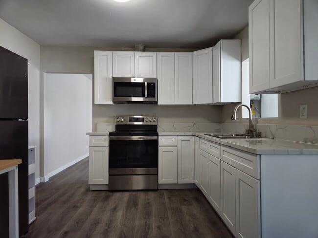 Photo - 211 W Ave 26