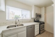 Photo - Beautiful remodeled 2 bed 2 bath townhome ...