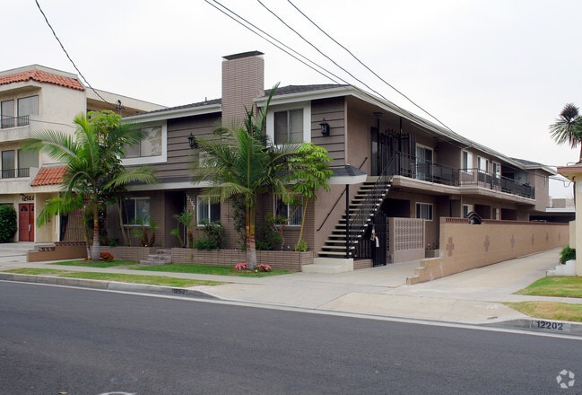 Building Photo - 12152 Grevillea Ave Rental