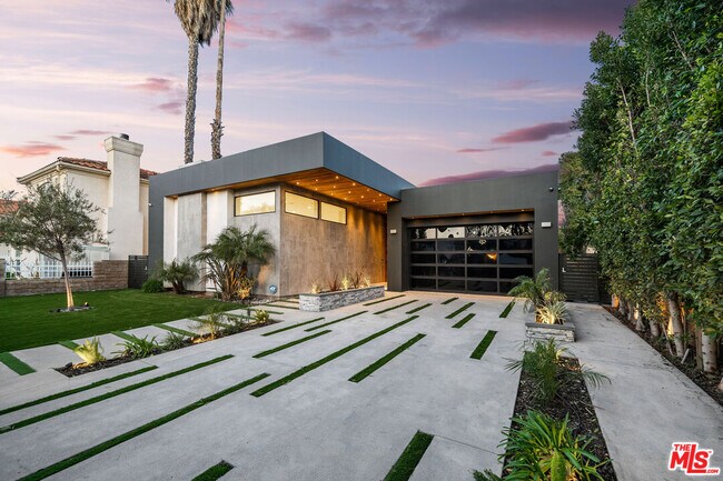 Photo - 4458 Mammoth Ave