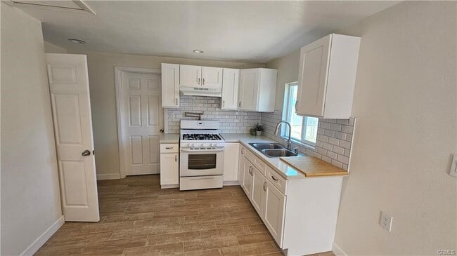 Photo - 265 E M St
