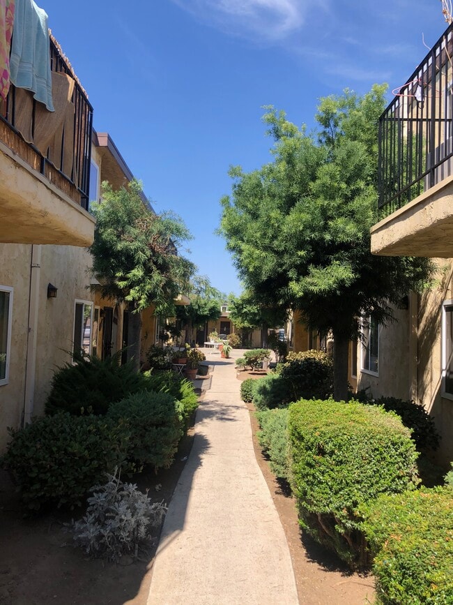 Building Photo - 333 Roosevelt St Unit #17