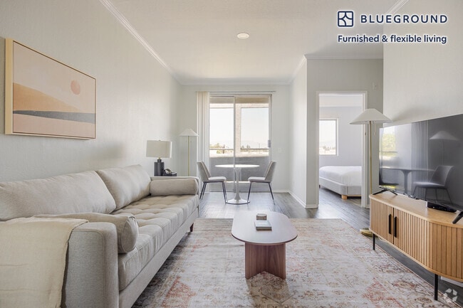 Building Photo - 14900 Moorpark St Rental