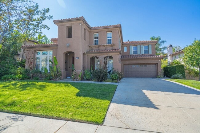 Building Photo - Spectacular 5-Bedroom Home with Private Po...