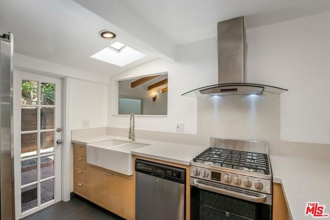 Photo - 2431 N Gower St