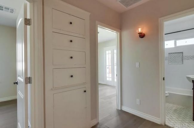 Photo - 2877 Collier Ave