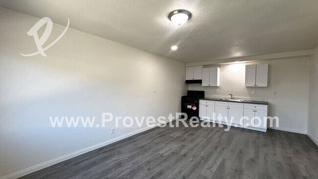 Photo - 11800 White Ave