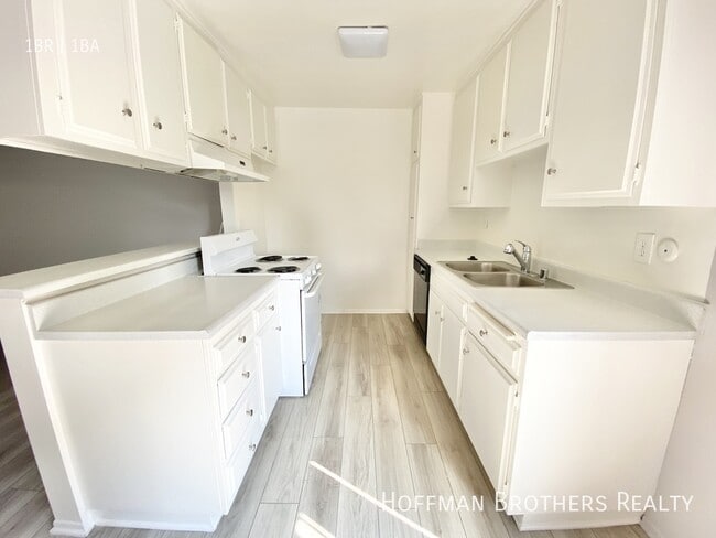 Photo - 3337 S Canfield Ave Unit 207