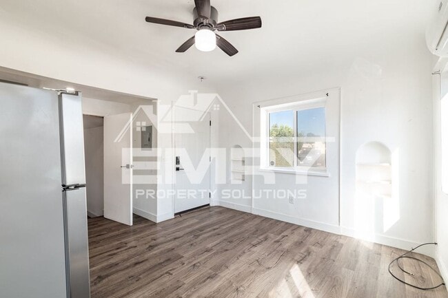 Building Photo - 11900 Firestone Blvd Unit 11900