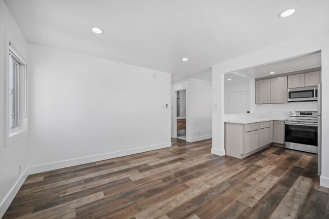 Photo - 1101 N Flower St Unit 4