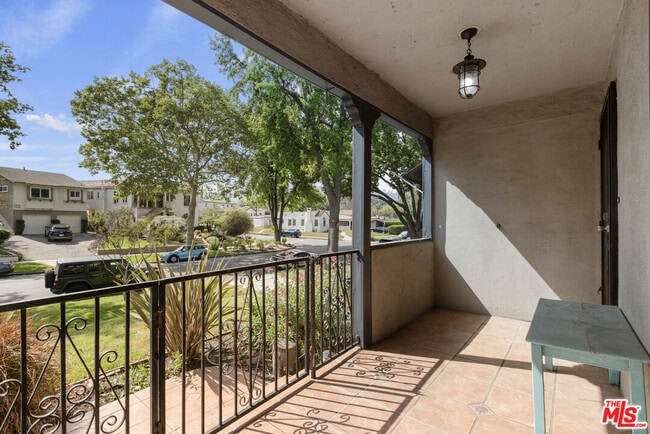 Photo - 3659 Glenfeliz Blvd