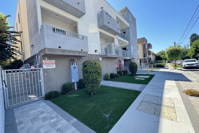 Photo - 6718 Sylmar Ave Unit 202