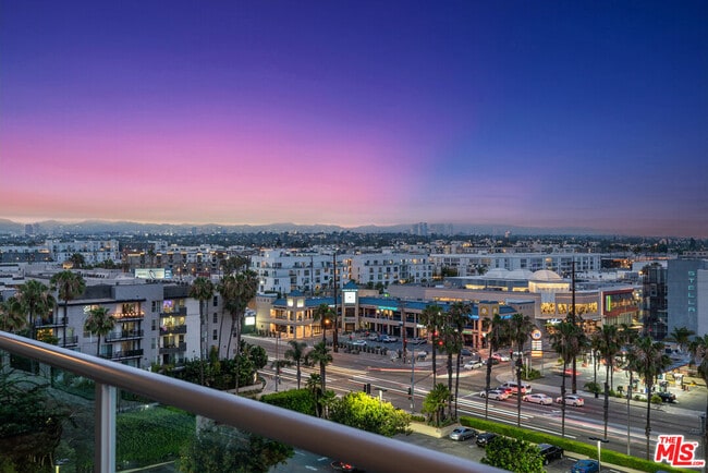 Building Photo - 13600 Marina Pointe Dr Unit 905 Rental