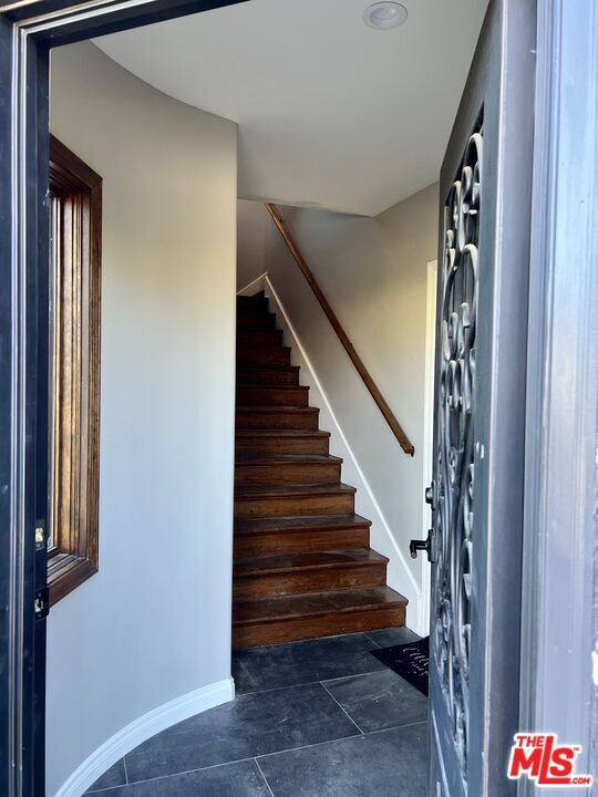 Photo - 1303 S Tremaine Ave Unit #1305