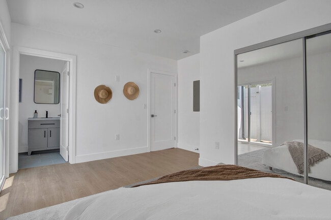 Photo - 18406 Jovan St