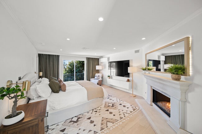 Building Photo - 906 Victoria Ave