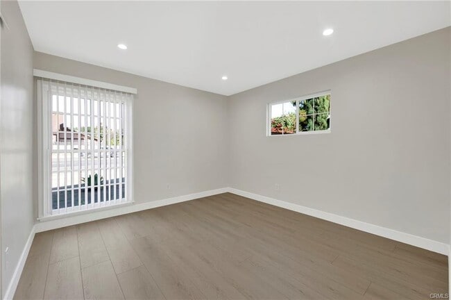 Photo - 22540 Roscoe Blvd