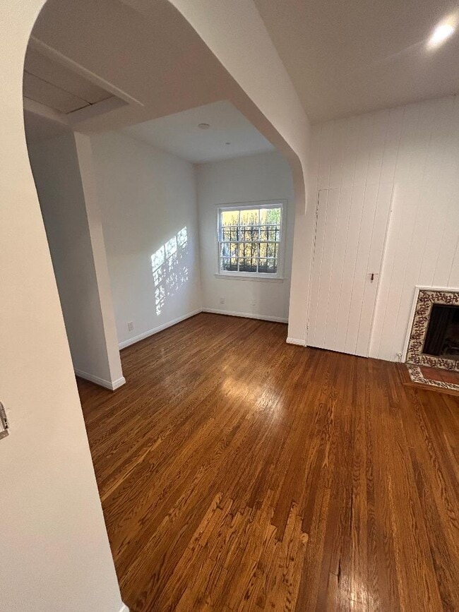 Photo - 1326 N Laurel Ave Unit 4