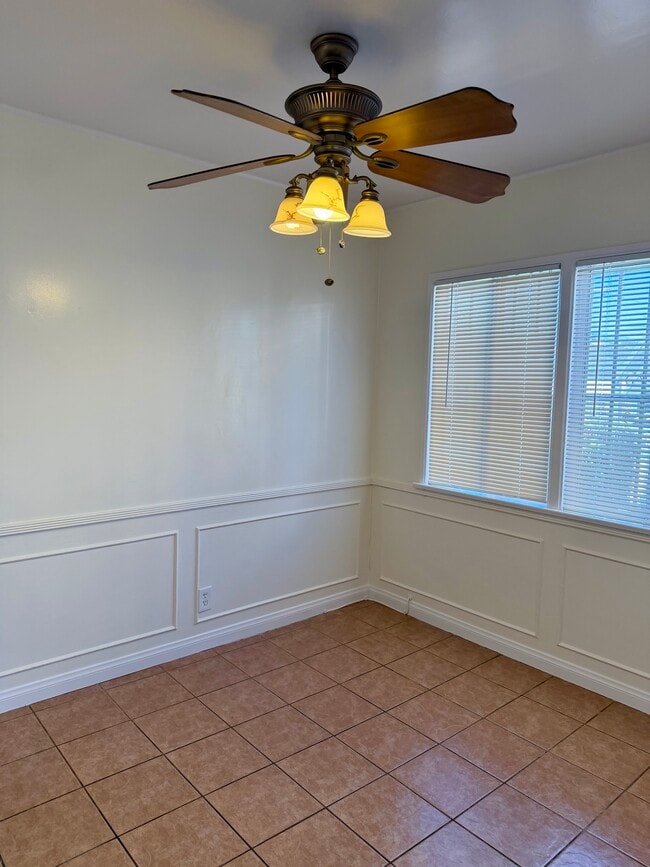 Dining Area - 6133 S Harvard Blvd Unit None