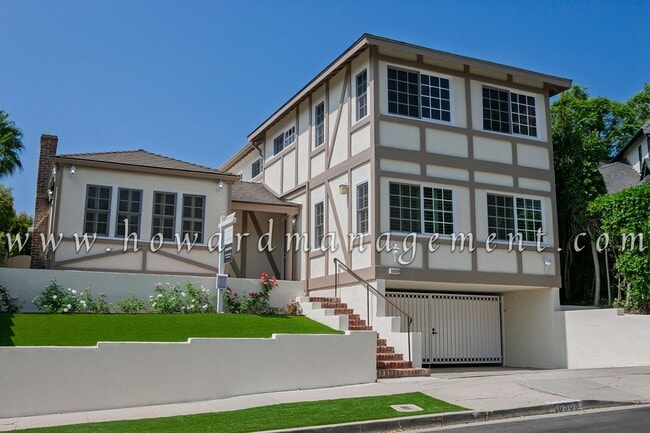 Contemporary Style 5bed/5bath Home with Ad... - Contemporary Style 5bed/5bath Home with Ad...
