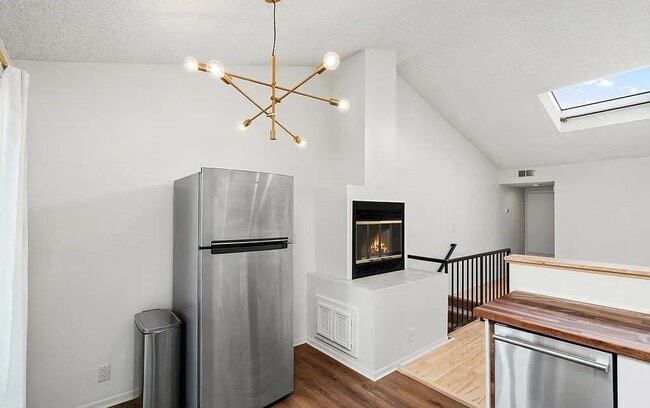 Photo - 137 N Oak Knoll Ave