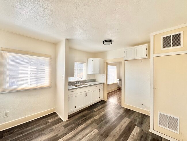 1500 1/2 E. 23rd St - 1500 1/2 E. 23rd St Apartment Unit 1/2
