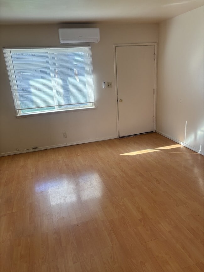 Photo - 1542 Prospect Ave