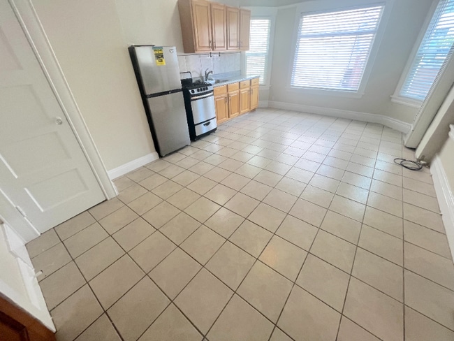 Photo - 744 Pine Ave Unit 3