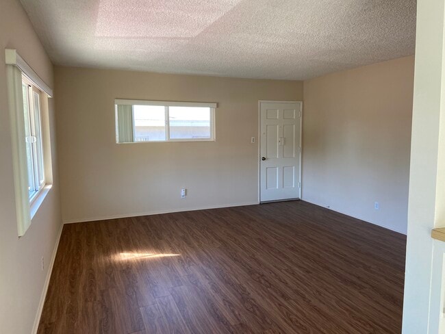 Living room - 322 Cornell Dr Unit D