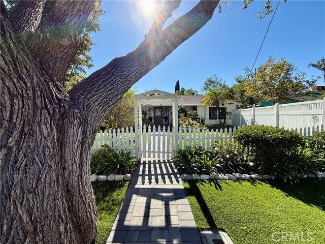 Building Photo - 22346 Burbank Blvd