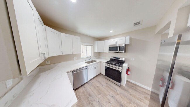 Photo - Comfortable 4 Bed 2 Bath House!!