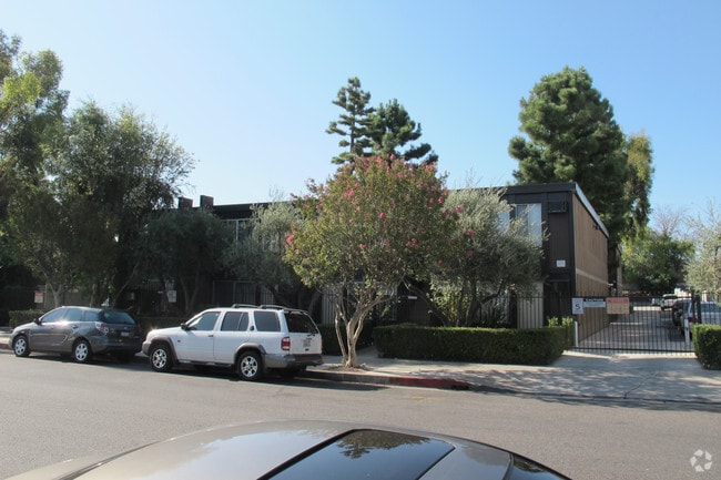 18552-18554 Collins St - 18552-18554 Collins St