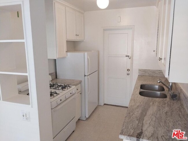 Photo - 8559 Holloway Dr Unit 2