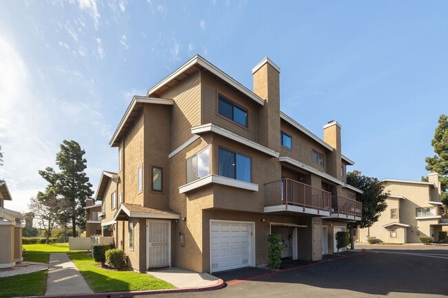 Building Photo - Newly renovated 2 bedroom, 2.5 bath townhome available in Chula Vista!