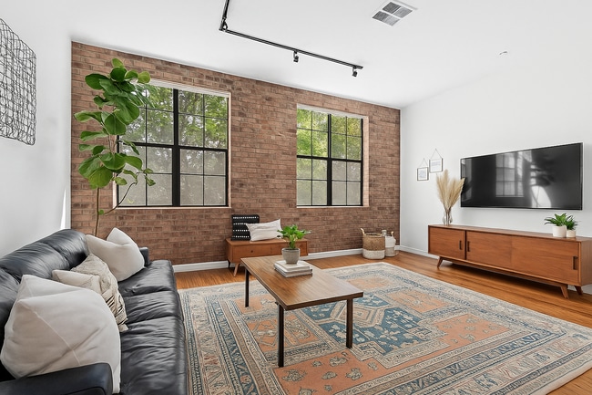 Modern Live/Work Loft In Sought After Depo... - Modern Live/Work Loft In Sought After Depo...