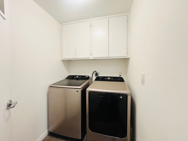 Photo - Barcelona Towers Condo Community In Koreat...