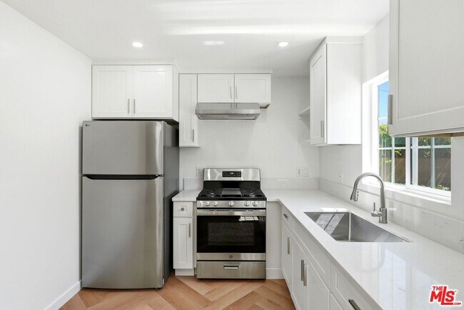 Photo - 11445 Delano St