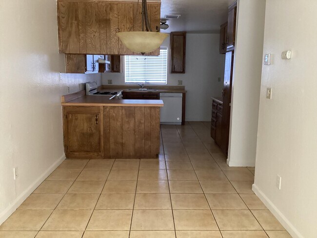 Photo - 44652 Beech Ave