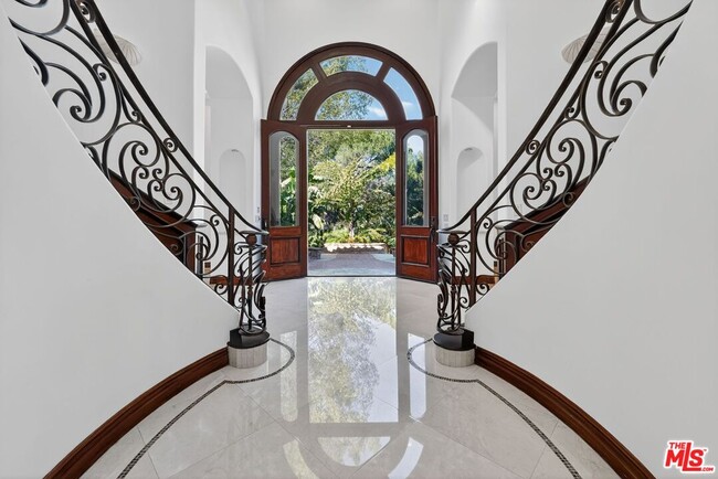 Photo - 4536 Vanalden Ave