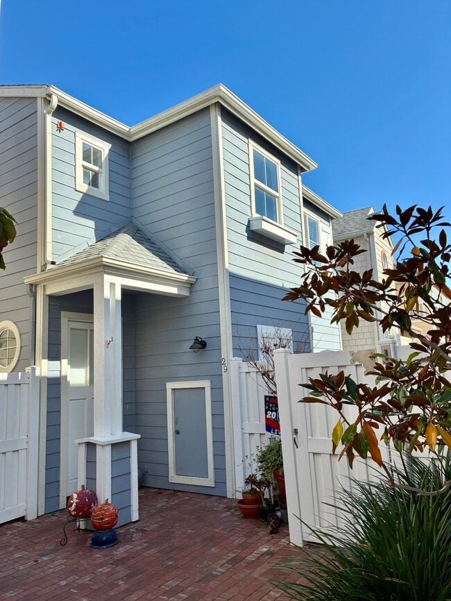 Building Photo - 1800 S Pacific Coast Hwy Unit #29