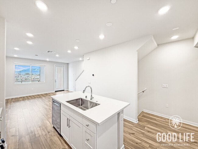 Photo - Beautiful New 3B/3BA Gated Community Townhome in Riverside for Lease!