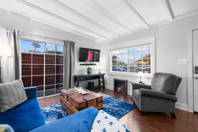 Photo - 1238 Essex St