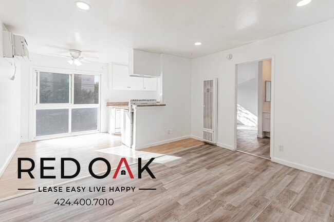 Building Photo - 7350 Hazeltine Ave Unit 32